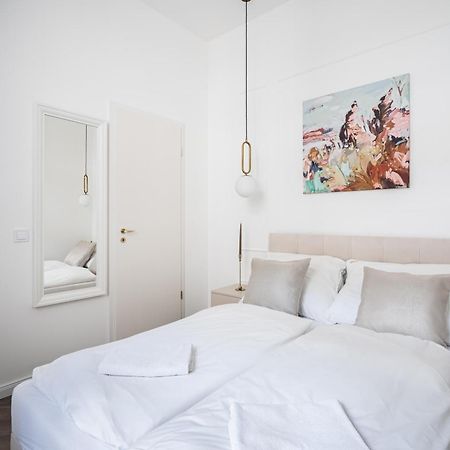 E13 - Grand Boulevard Heritage Suite - Best Location By Bqa Budapest Ruang foto