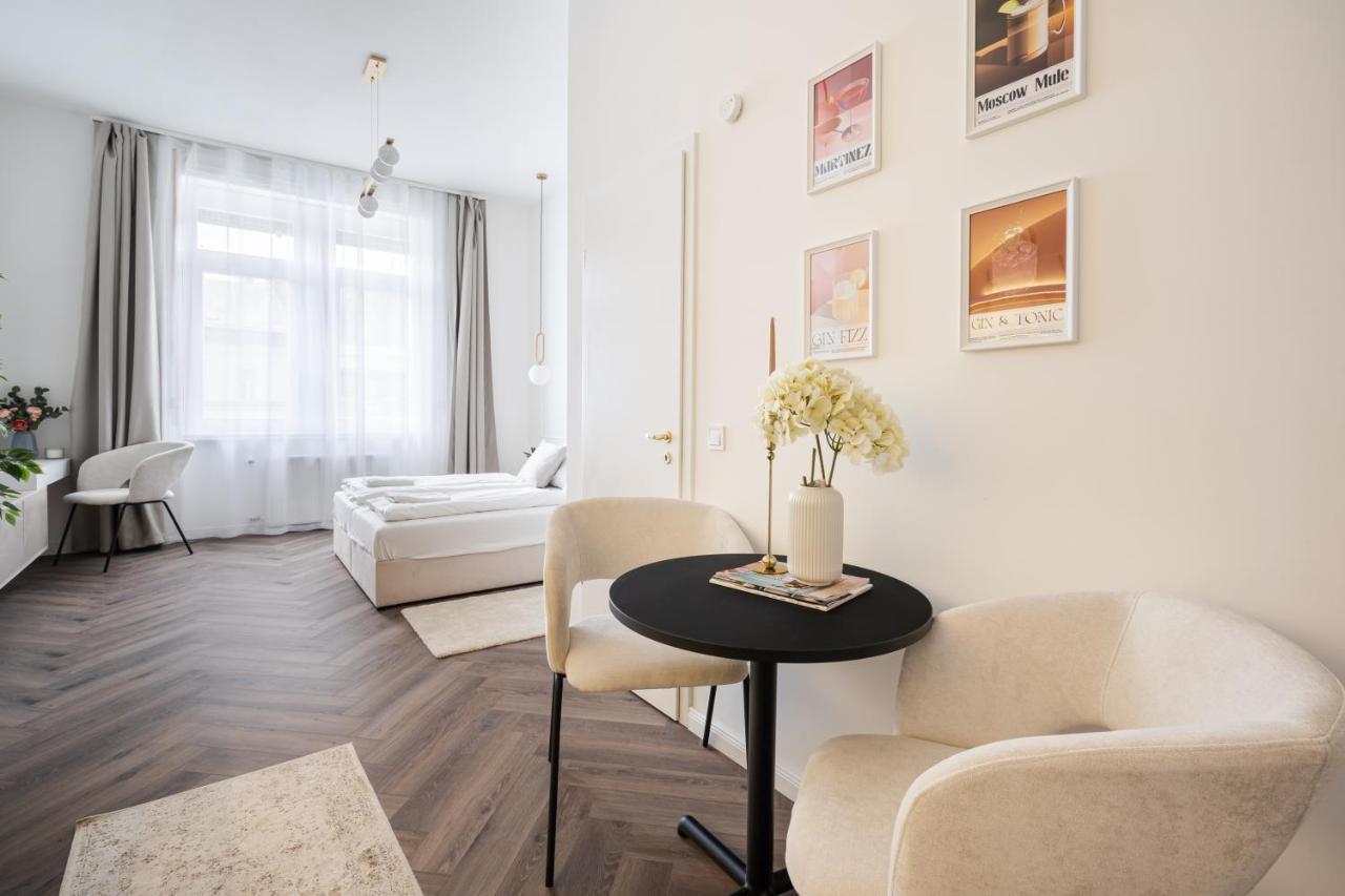 E13 - Grand Boulevard Heritage Suite - Best Location By Bqa Budapest Bagian luar foto