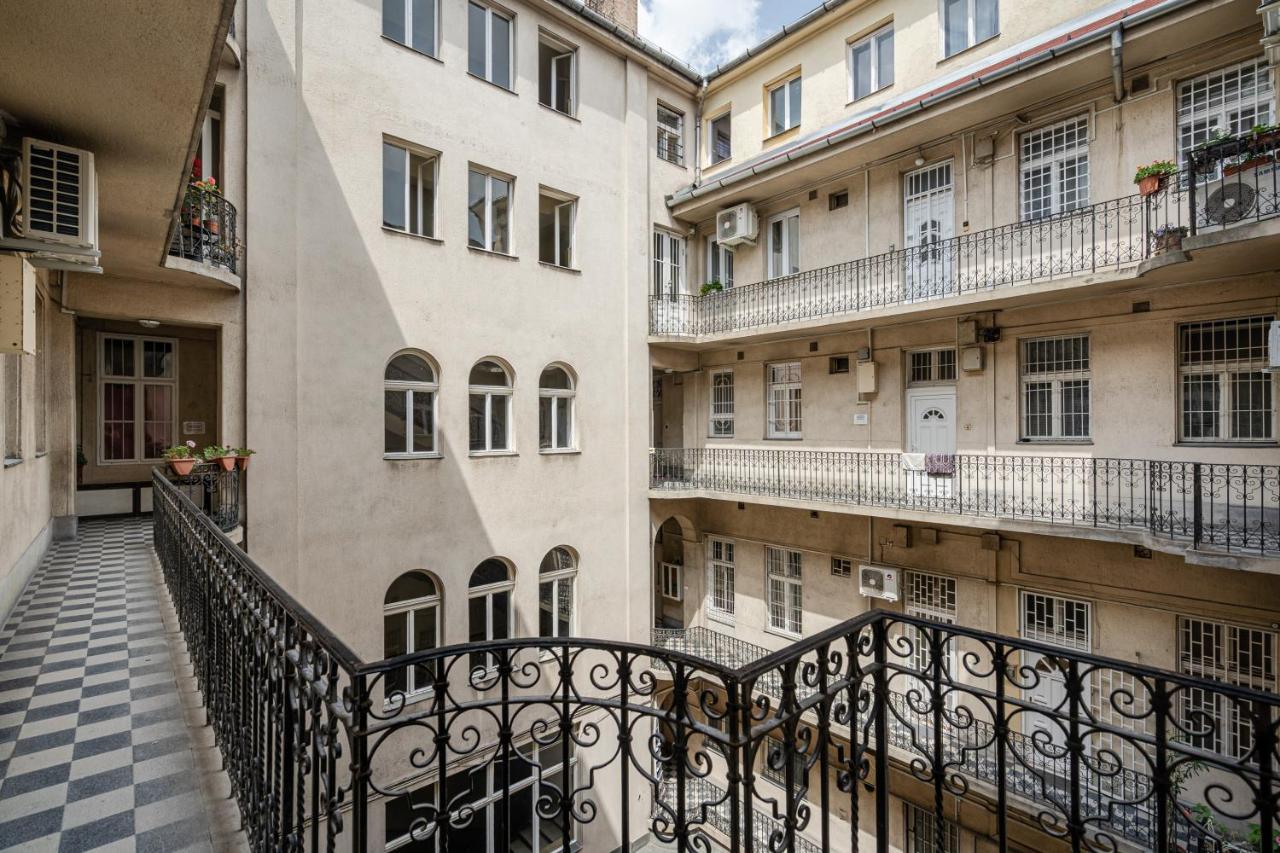 E13 - Grand Boulevard Heritage Suite - Best Location By Bqa Budapest Bagian luar foto