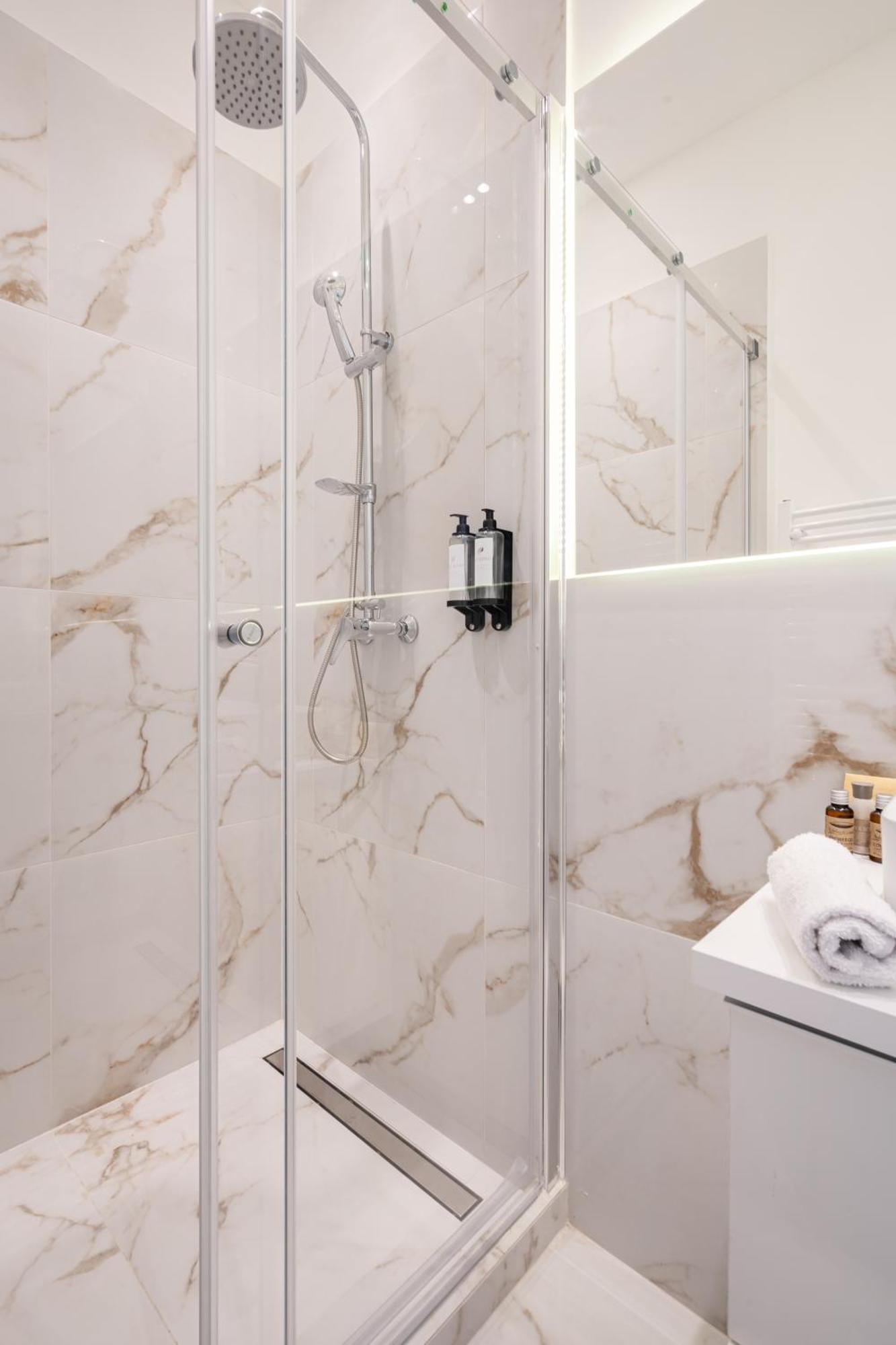 E13 - Grand Boulevard Heritage Suite - Best Location By Bqa Budapest Ruang foto