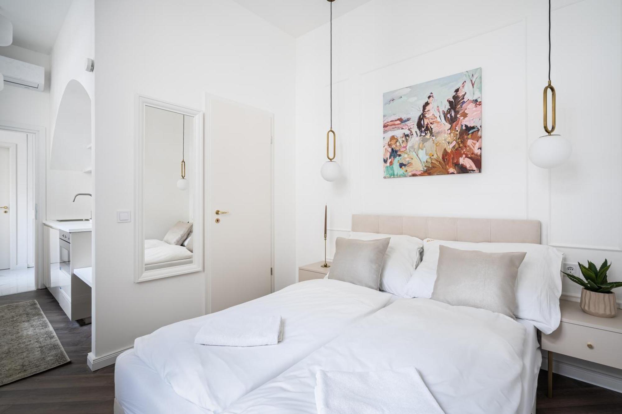 E13 - Grand Boulevard Heritage Suite - Best Location By Bqa Budapest Ruang foto