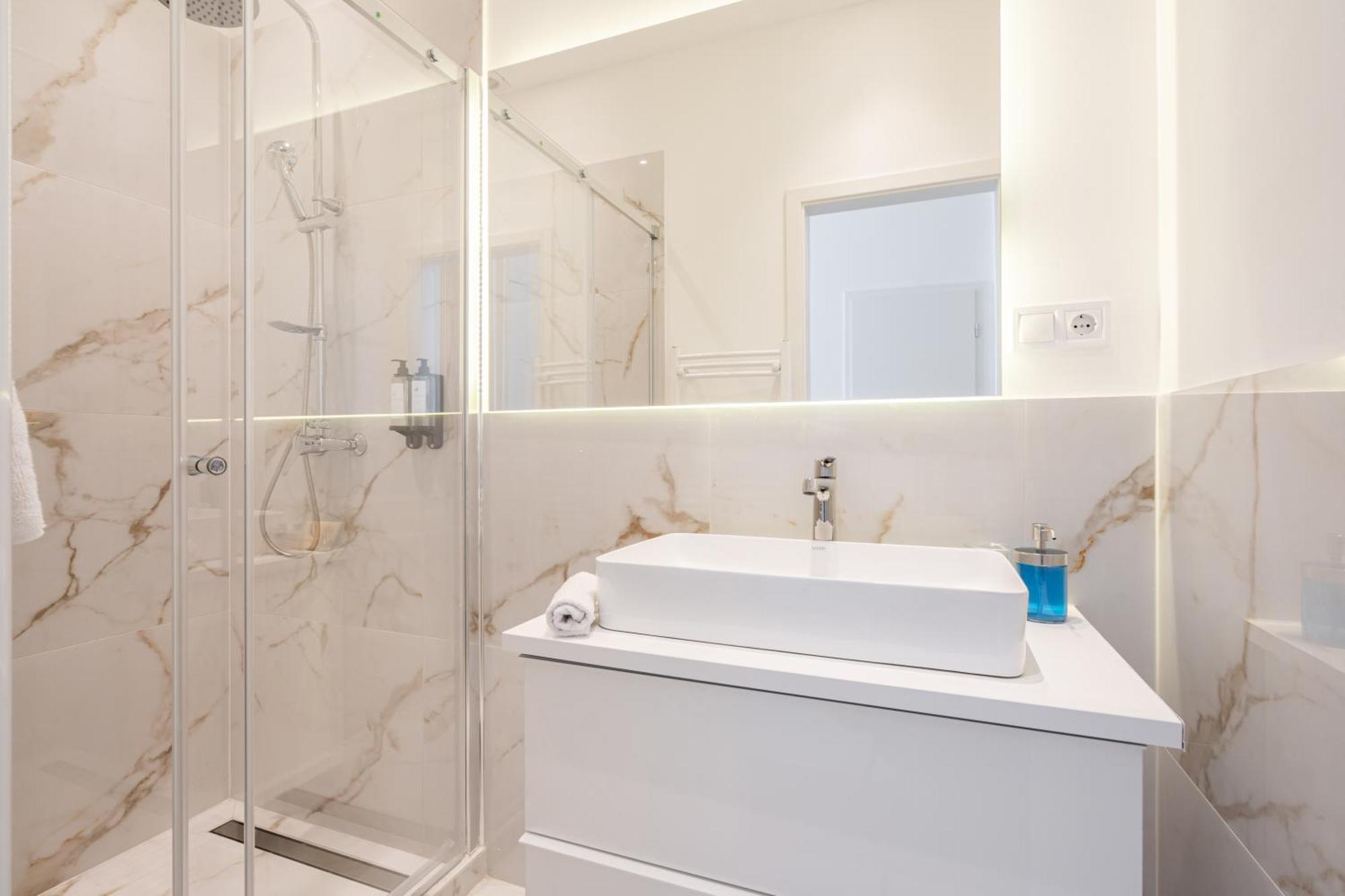 E13 - Grand Boulevard Heritage Suite - Best Location By Bqa Budapest Ruang foto